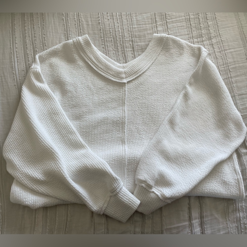 Aerie White Vneck Sweater - size XS